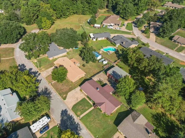 1604 Briarwood St, Gilmer, TX 75644