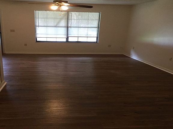 2nd image of 301 SW Leisure Dr #102