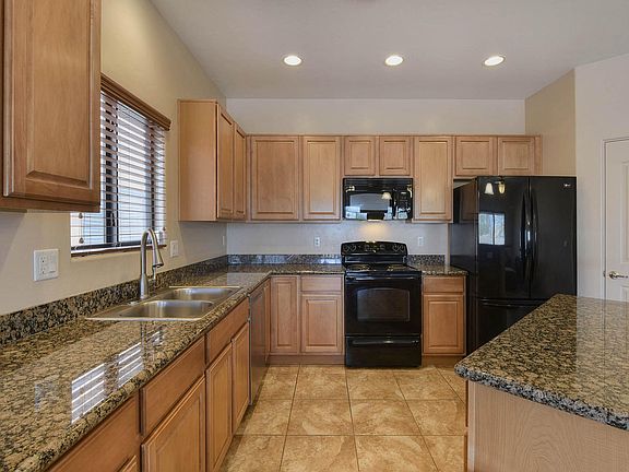 3rd image of 2784 N Bell Hollow Pl
