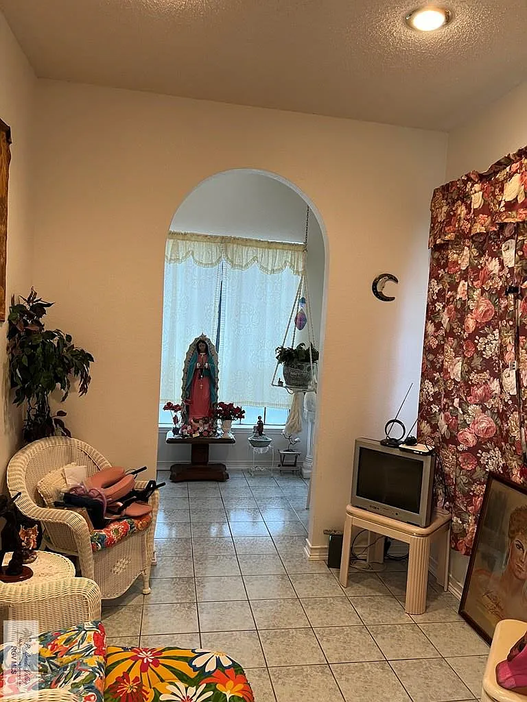 3 bed, 2.5 bath, 1827 sqft, $2,500 — Photo 3