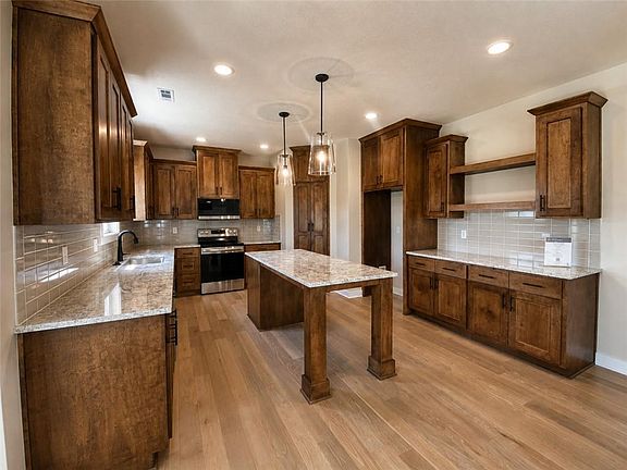 2nd image of 19302 Skyview Ln