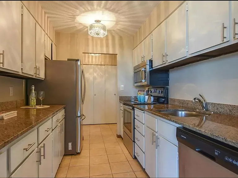4540 8th Ave NE #1105 — Photo 5