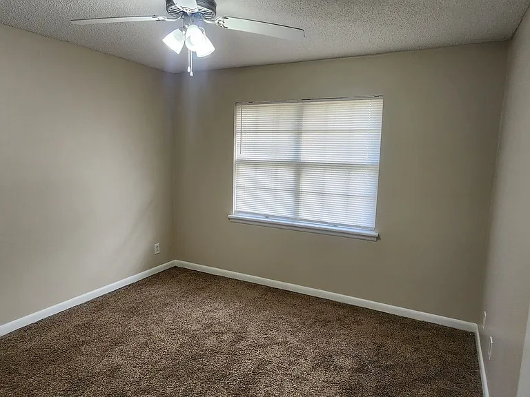 1057 N Main St — Photo 6