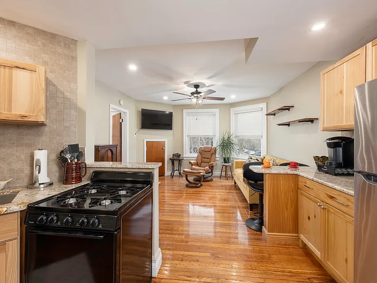 261 Ashland Ave #2 — Photo 6