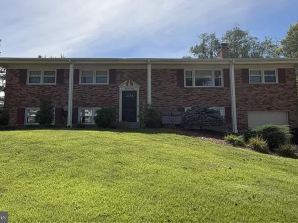 6112 Rayburn Dr, Temple Hills, MD 20748