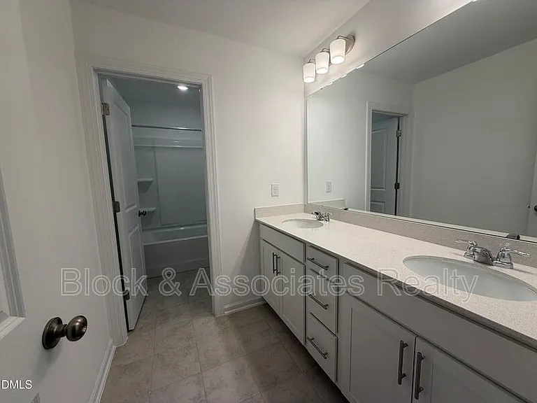 611 Contento Ct — Photo 17