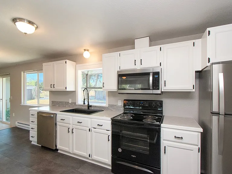 100 W Robert Pl — Photo 16