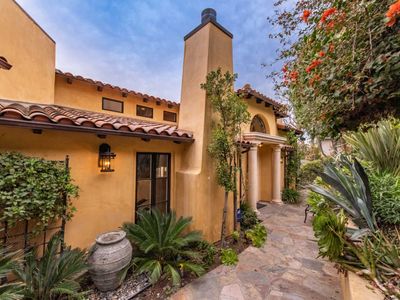 13551 Cheltenham Dr, Sherman Oaks, CA, 91423