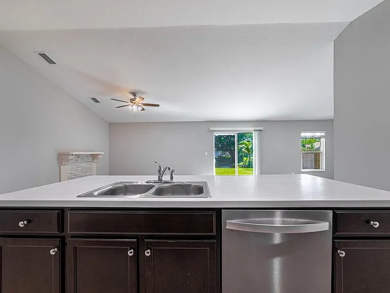 2372 SE Maslan Ave — Photo 15