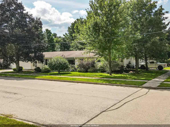 1006 9th St, Waupaca, WI 54981