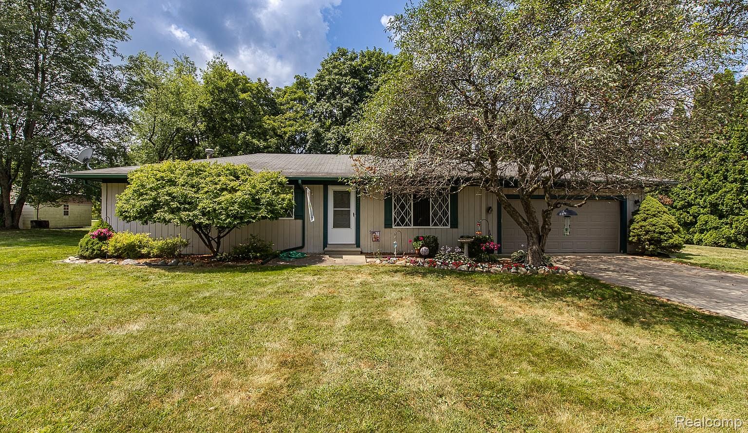 3311 Thomas Rd, Oxford, MI 48371 | Zillow 3311 Thomas Rd, Oxford, MI 48371 | Zillow