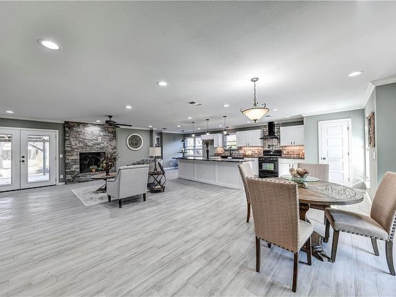5th image of 2605 Royal Cir