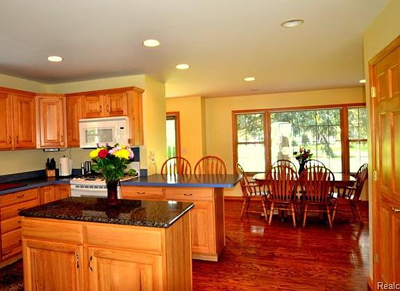 5th image of 3418 Warringham Ave