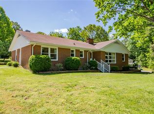 900 Kenreed Dr, Thomasville, NC 27360