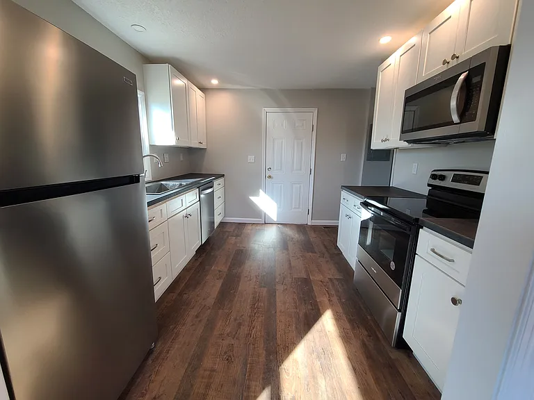 107 Hamilton Cir #107 — Photo 3