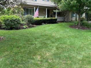 5475 Winchester Dr, Troy, MI