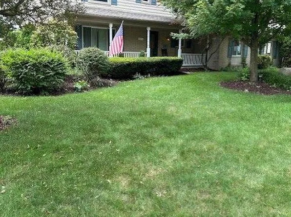 5475 Winchester Dr, Troy, MI 48085