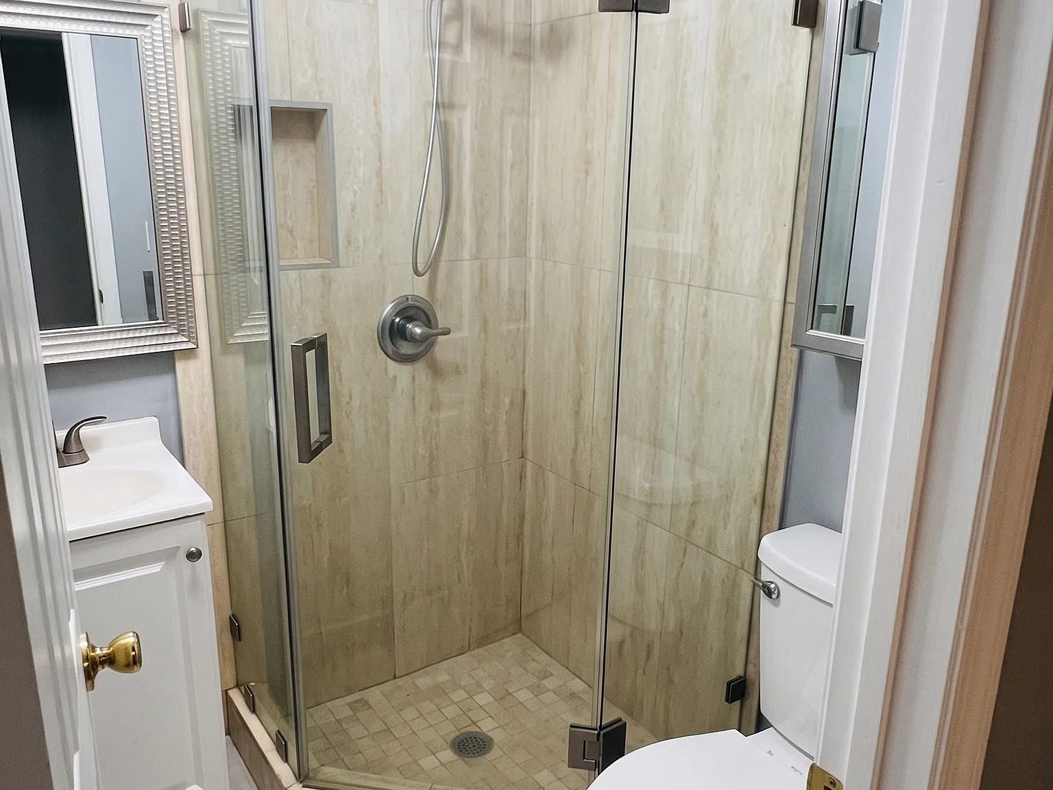 2 bed, $2,595 — Photo 4