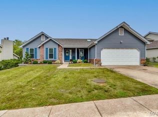 1453 Cedar Bluff Dr, Ballwin, MO 63021