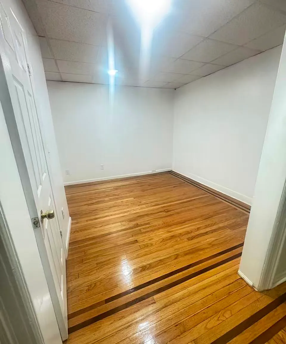 3 bed, 1.5 bath, 1200 sqft, $3,300 — Photo 2