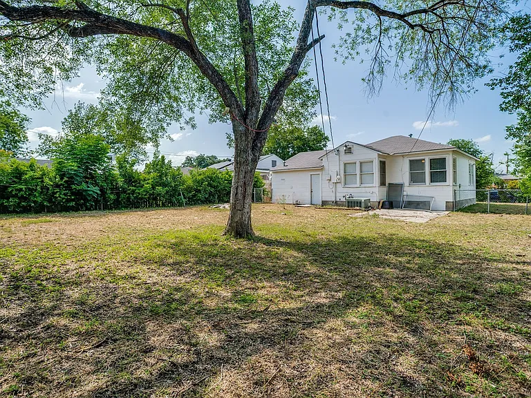2514 Waverly Ave — Photo 25