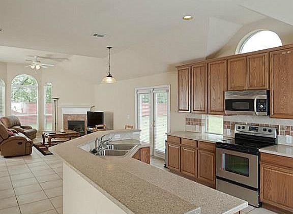 4th image of 8301 Sandlin Dr