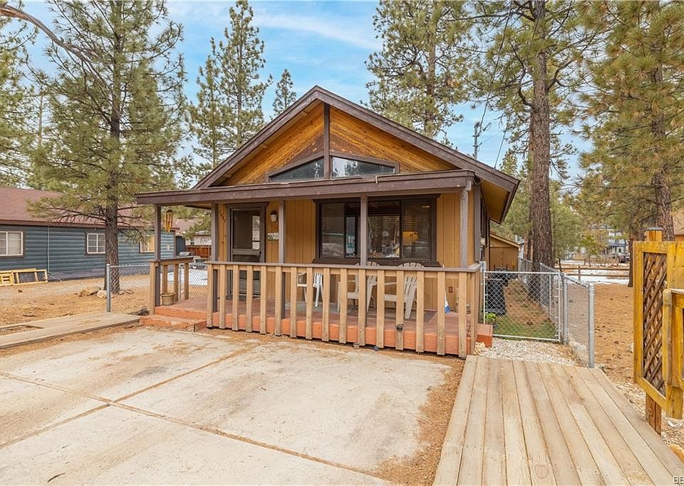 1st image of 2057 7th Ln