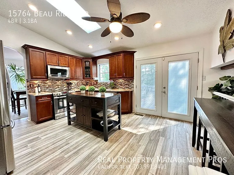 15764 Beau Ridge Dr — Photo 3
