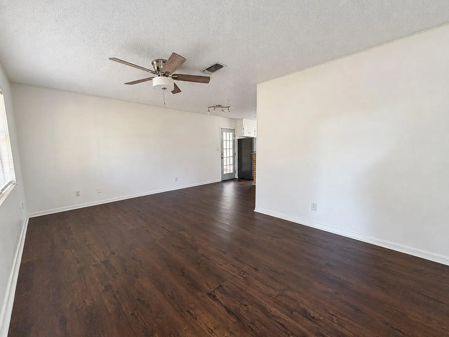 3 bed, 1.5 bath, 1050 sqft, $1,400 — Photo 3