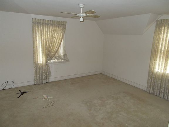 4th image of 1001 NW Bell Ave