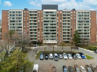 19 Four Winds Dr #802, Toronto, ON M3J 2S9