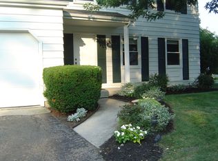 225 Birchcrest Dr, Perrysburg, OH 43551