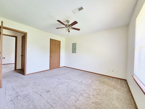 5th image of 3148-52 NW Mill Dr
