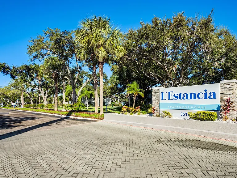 L'Estancia Apartment Homes — Photo 29