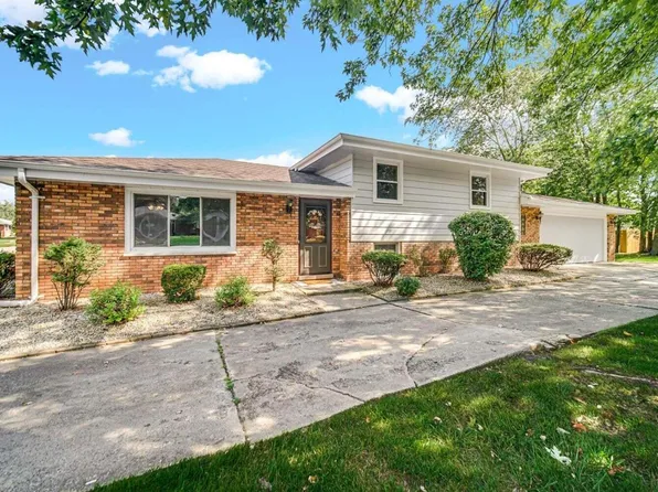 205 Fairview Ln, Schererville, IN 46375