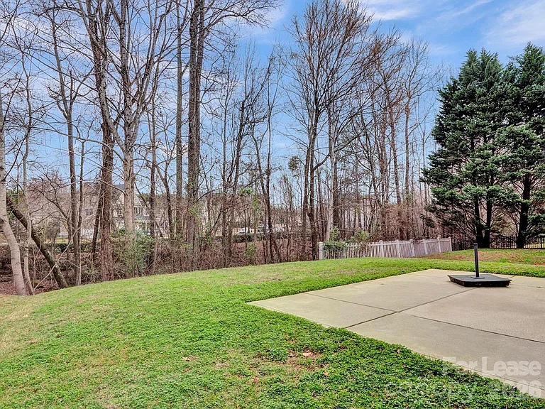 1401 Hammond Dr — Photo 36
