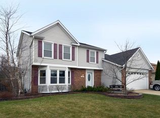 902 Hilldale Ln, Buffalo Grove, IL 60089