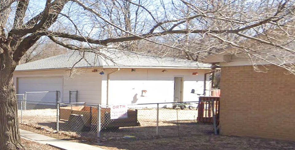 2nd image of 7504 E Clay St