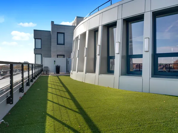 188-11 Hillside Avenue image 23 of 25