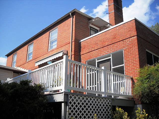 1st image of 215 Parkview Pl