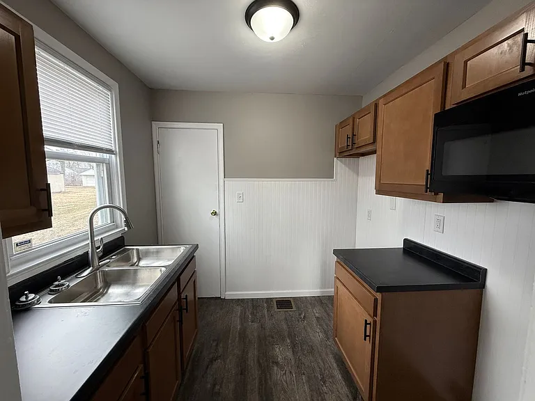 2921 Chestnut St — Photo 3
