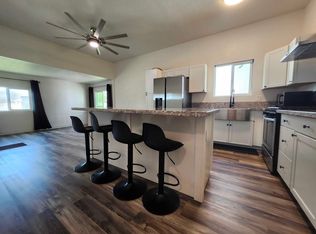 164-170 N Gale Hill Ave, Lindsay, CA 93247