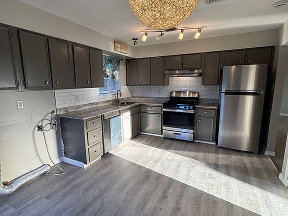 5th image of 2309 Peach Ct