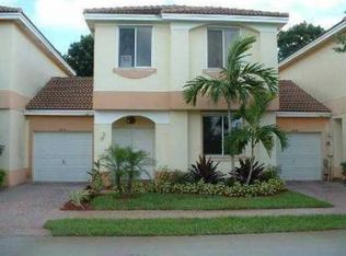 6525 Hidden Cove Dr, Davie, FL 33314