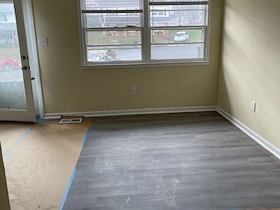 3rd image of 13205 Hampshire Ct