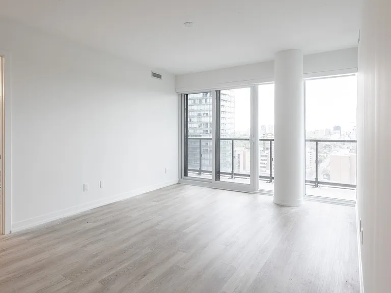 771 Yonge St — Photo 10