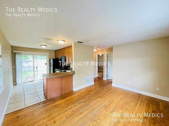 4th image of 3156 S Bumby Ave #2