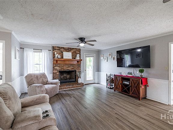 3rd image of 214 Seven Oaks Drive