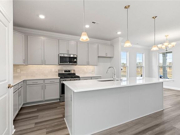 5th image of 5025 Duxbury Rd