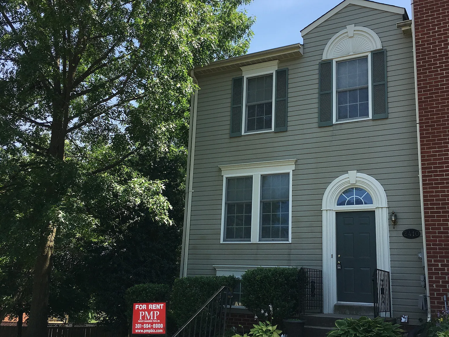 2410 Dunmore Ct Frederick, MD 21702 — Photo 2
